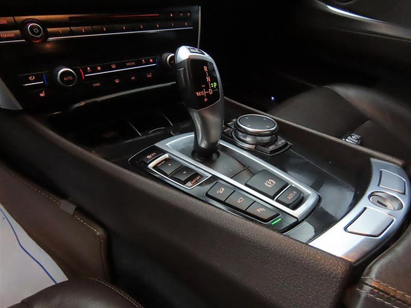2015 BMW 5 Series GT 30d xDrive photo 9