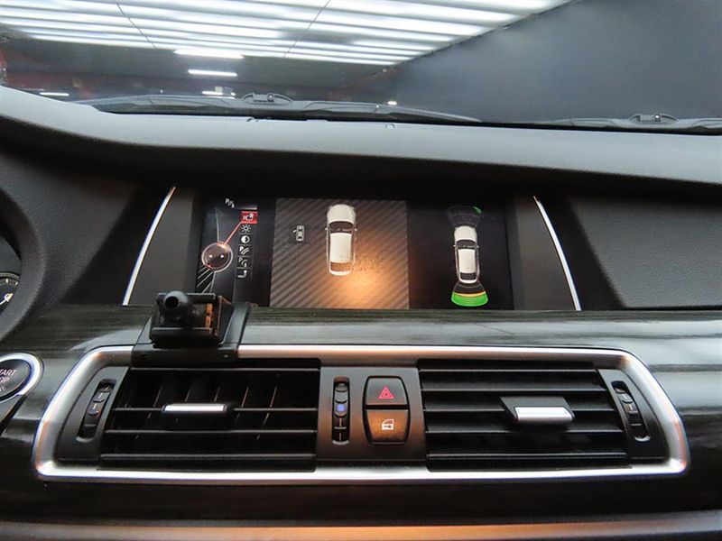 2015 BMW 5 Series GT 30d xDrive photo 11