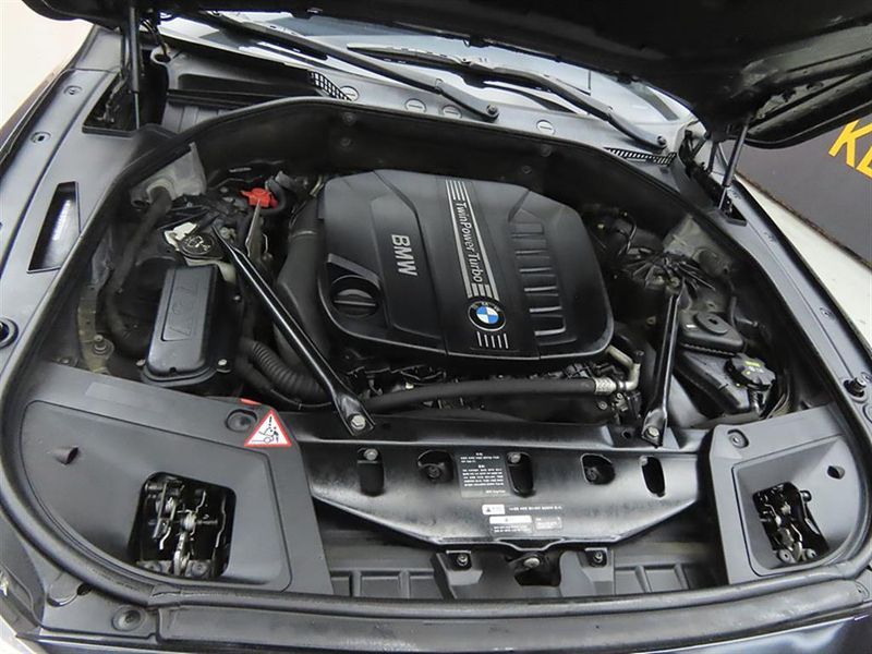 2015 BMW 5 Series GT 30d xDrive photo 19