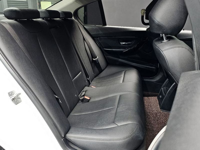 2016 BMW 3 Series 320d ED Edition photo 11