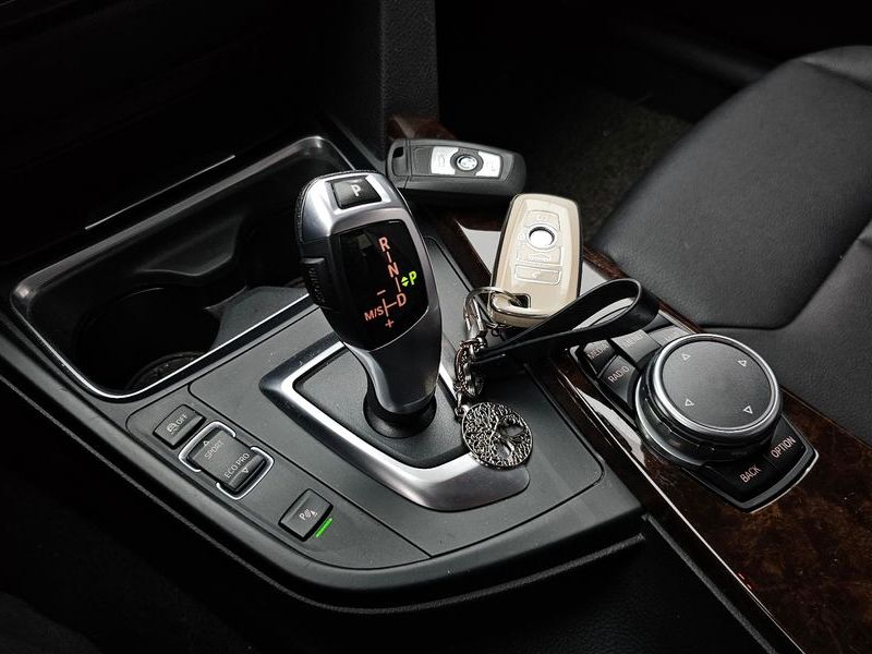 2015 BMW 3 Series 320d photo 9