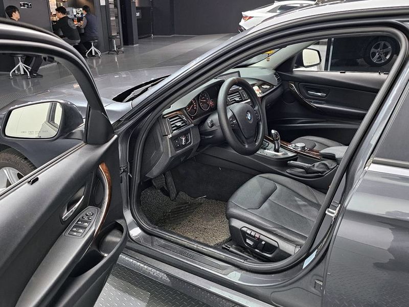 2015 BMW 3 Series 320d photo 10