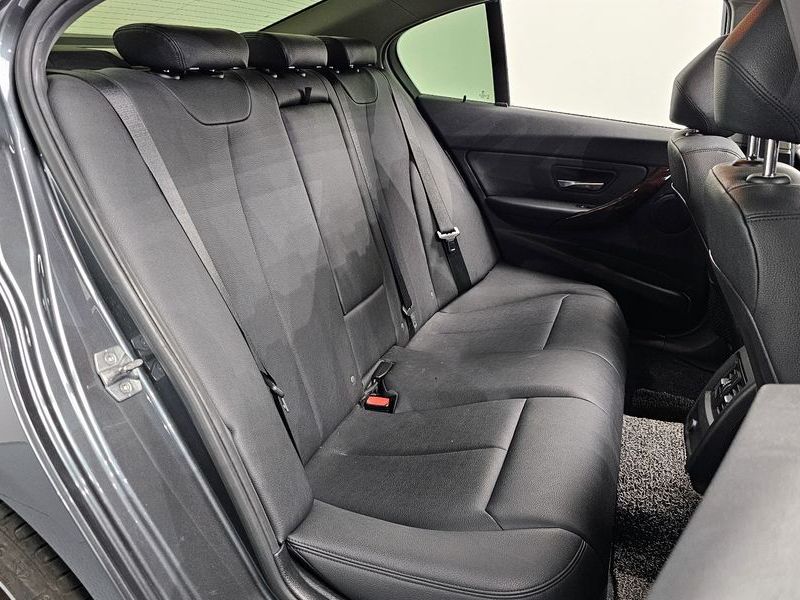 2015 BMW 3 Series 320d photo 11