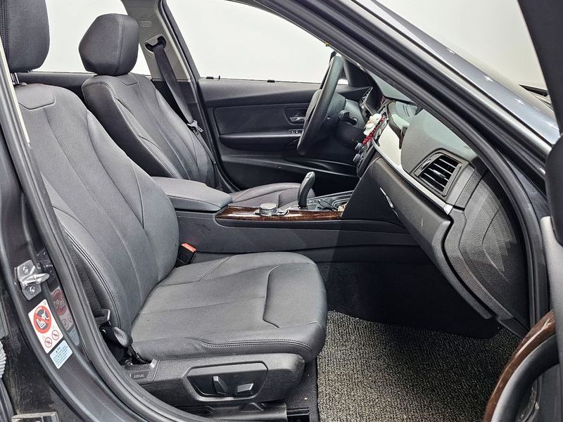 2015 BMW 3 Series 320d photo 12