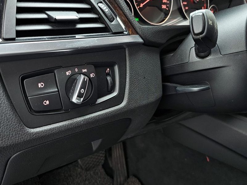 2015 BMW 3 Series 320d photo 16