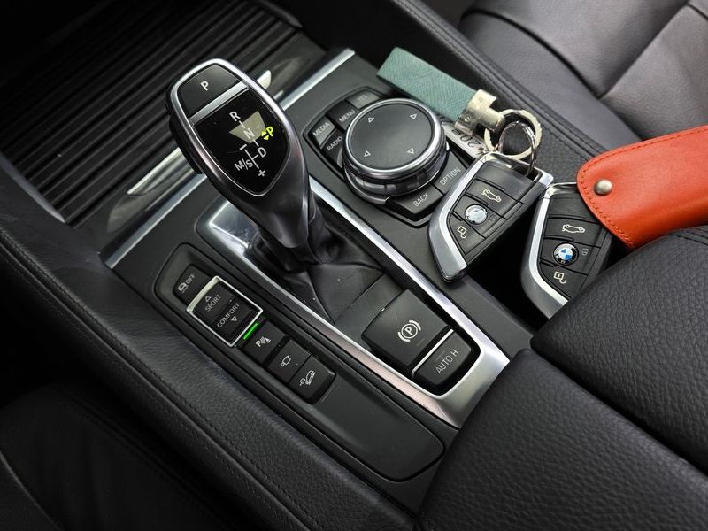 2015 BMW X6 xDrive 30d photo 9