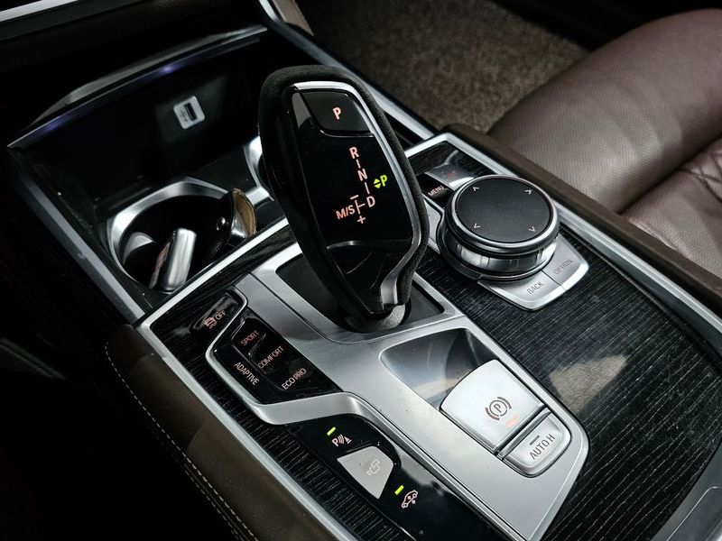 2017 BMW 7 Series 730Ld xDrive M Sport photo 9