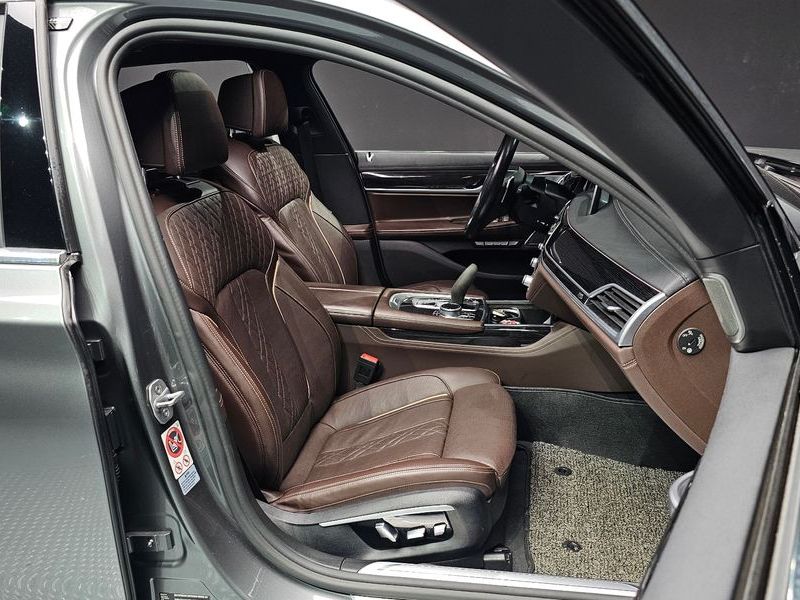 2017 BMW 7 Series 730Ld xDrive M Sport photo 10