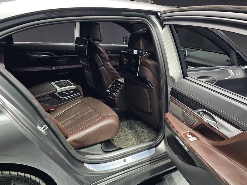 2017 BMW 7 Series 730Ld xDrive M Sport photo 11