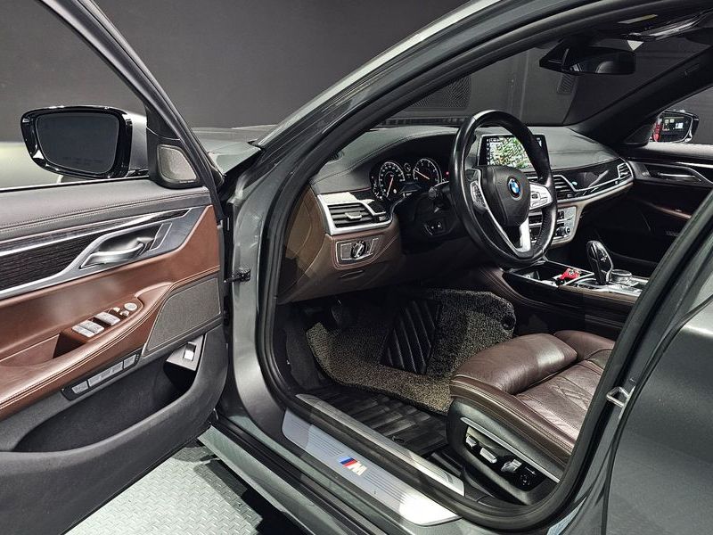 2017 BMW 7 Series 730Ld xDrive M Sport photo 12