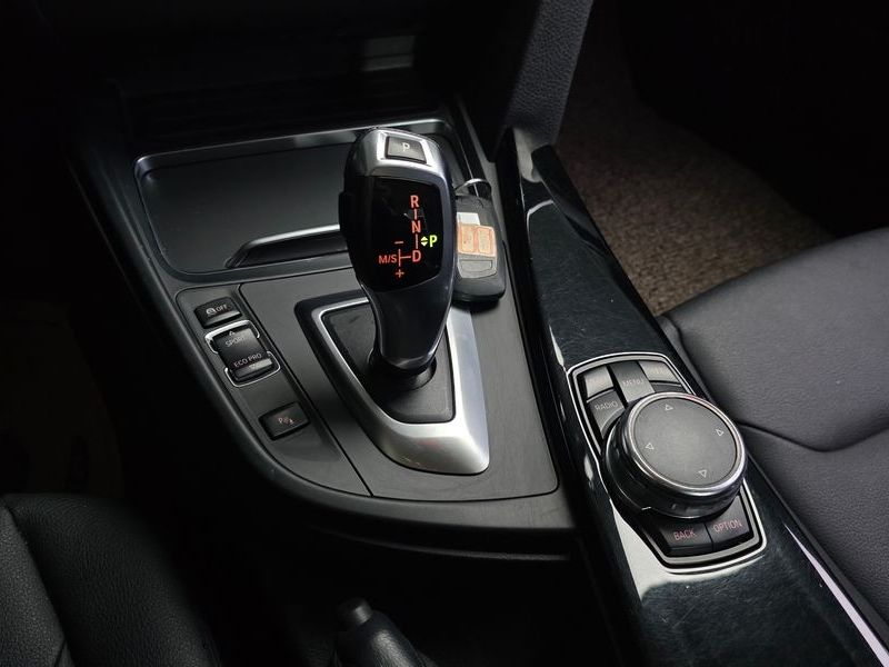 2016 BMW 3 Series 320d photo 9