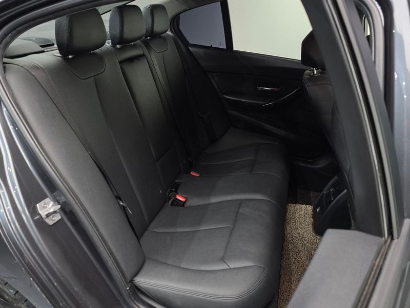 2016 BMW 3 Series 320d photo 12