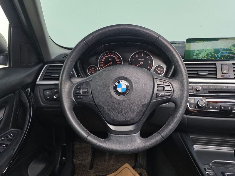 2016 BMW 3 Series 320d photo 13