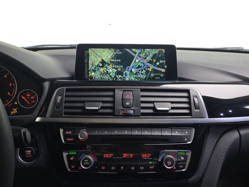 2016 BMW 3 Series 320d photo 14