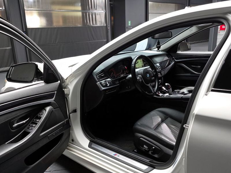 2016 BMW 5 Series 520d xDrive M Aero Dynamic photo 10