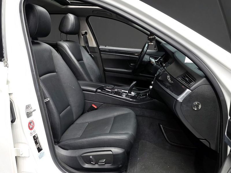 2016 BMW 5 Series 520d xDrive M Aero Dynamic photo 11