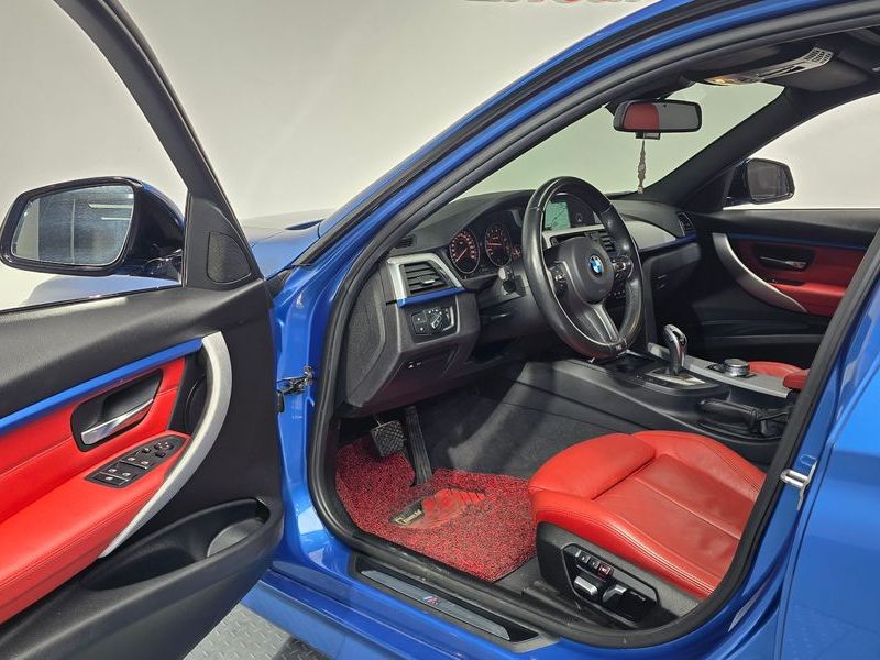2017 BMW 3 Series 330i M Sport photo 10