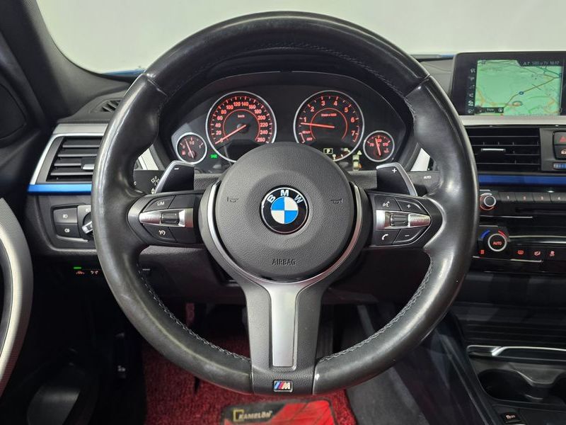 2017 BMW 3 Series 330i M Sport photo 13