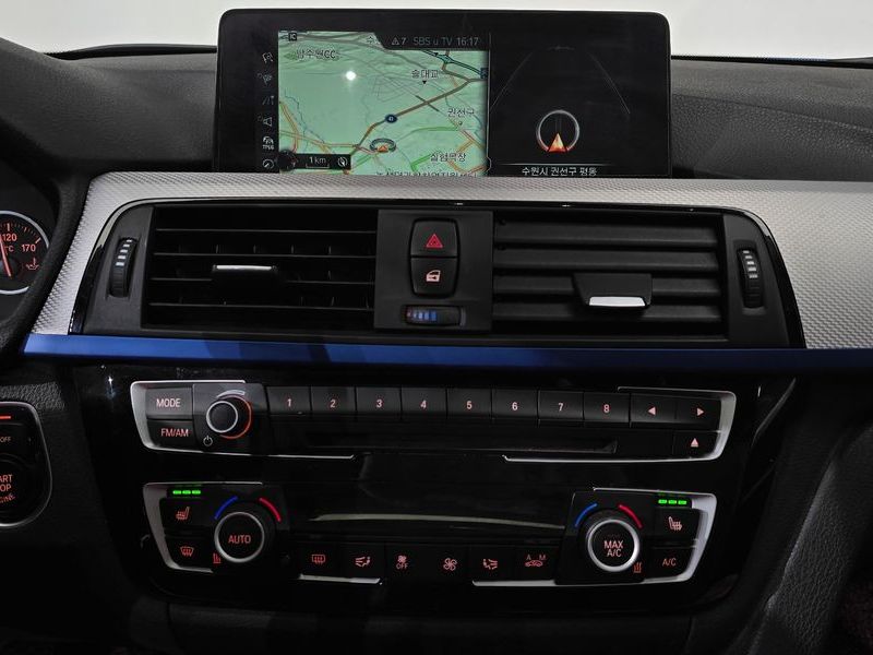 2017 BMW 3 Series 330i M Sport photo 14