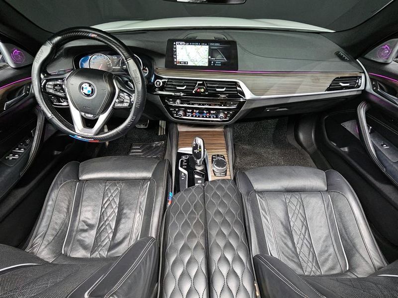 2017 BMW 5 Series 530i xDrive M Sport Package Plus photo 7