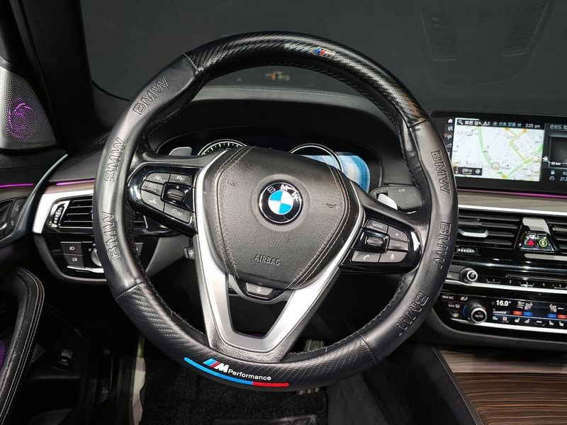 2017 BMW 5 Series 530i xDrive M Sport Package Plus photo 13