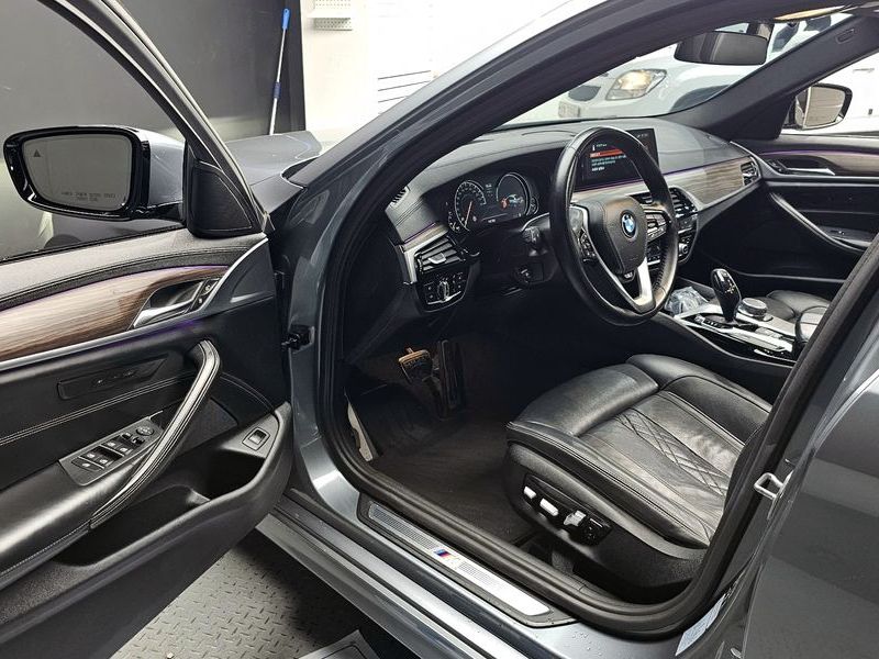 2017 BMW 5 Series 520d xDrive M Sport Package Plus photo 10