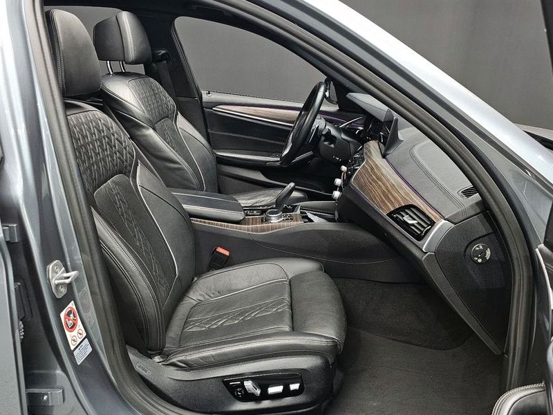 2017 BMW 5 Series 520d xDrive M Sport Package Plus photo 11