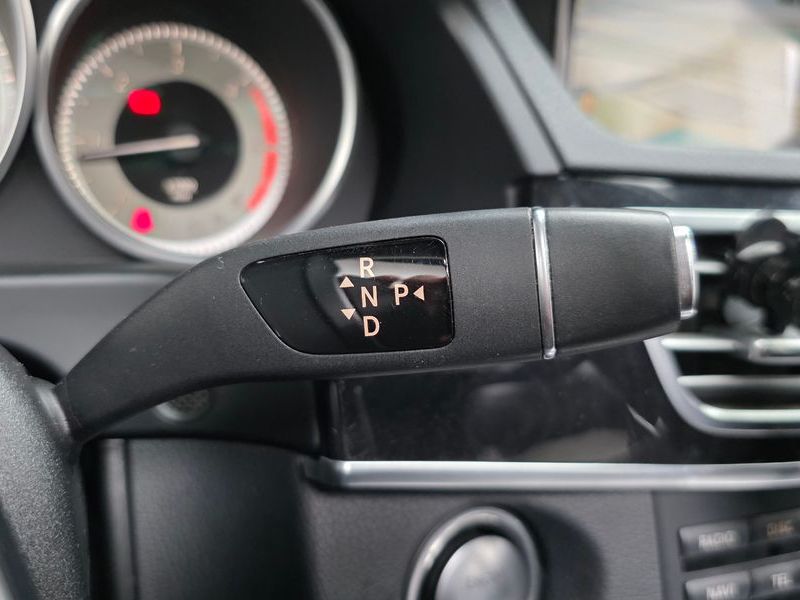 2015 Mercedes-Benz E-Class E220 Bluetec Avantgarde Sport photo 9