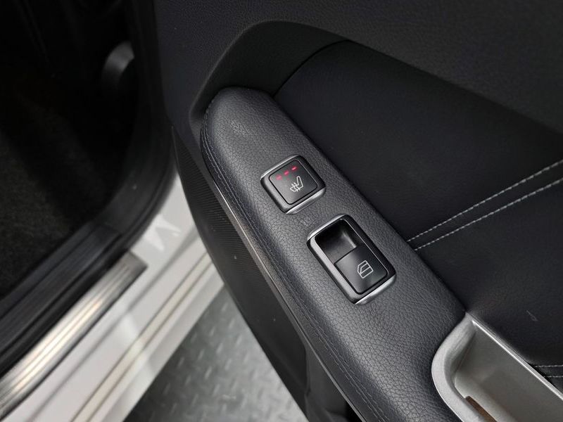 2015 Mercedes-Benz E-Class E220 Bluetec Avantgarde Sport photo 18