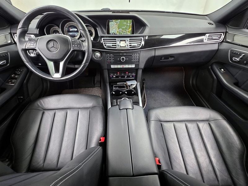 2016 Mercedes-Benz E-Class E300 4MATIC Avantgarde photo 7