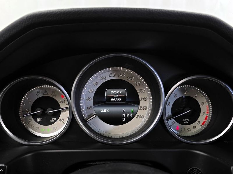 2016 Mercedes-Benz E-Class E300 4MATIC Avantgarde photo 8