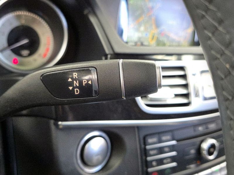 2016 Mercedes-Benz E-Class E300 4MATIC Avantgarde photo 9