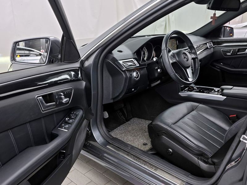 2016 Mercedes-Benz E-Class E300 4MATIC Avantgarde photo 10