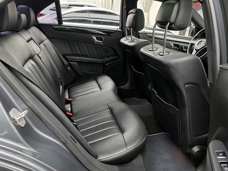 2016 Mercedes-Benz E-Class E300 4MATIC Avantgarde photo 12