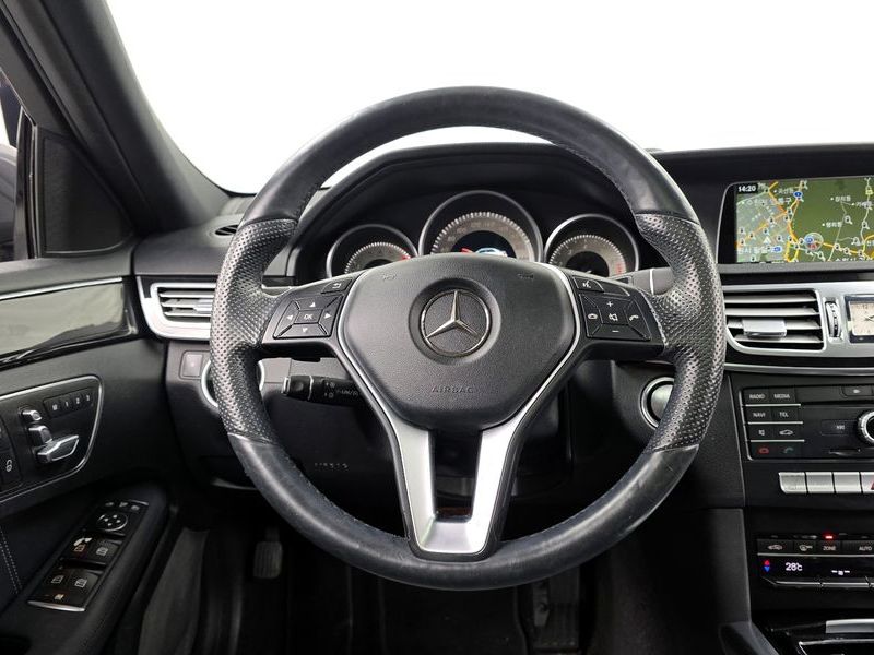 2016 Mercedes-Benz E-Class E300 4MATIC Avantgarde photo 13
