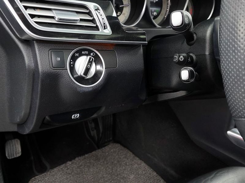 2016 Mercedes-Benz E-Class E300 4MATIC Avantgarde photo 18