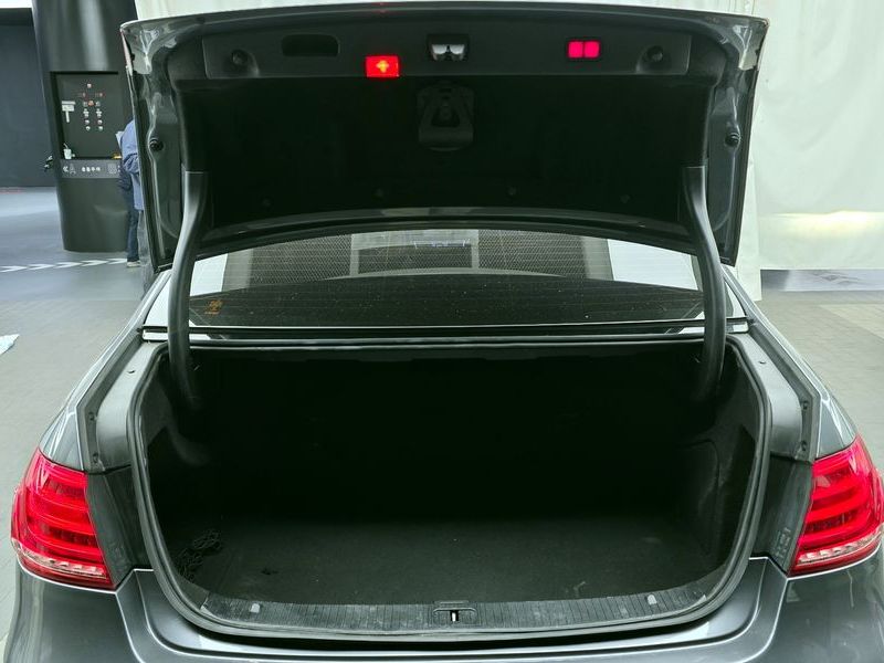 2016 Mercedes-Benz E-Class E300 4MATIC Avantgarde photo 20