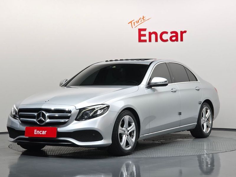 2017 Mercedes-Benz E-Class E220d Avantgarde photo 1