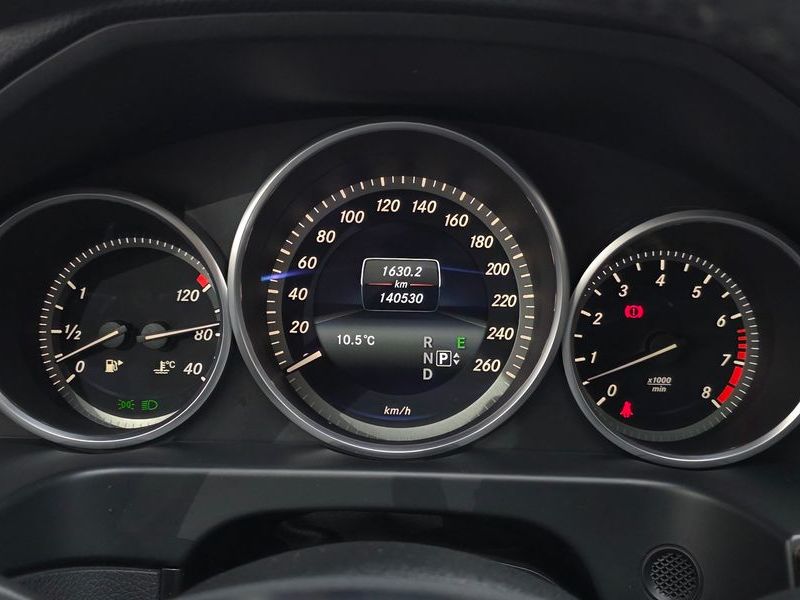 2016 Mercedes-Benz E-Class E300 Elegance photo 8
