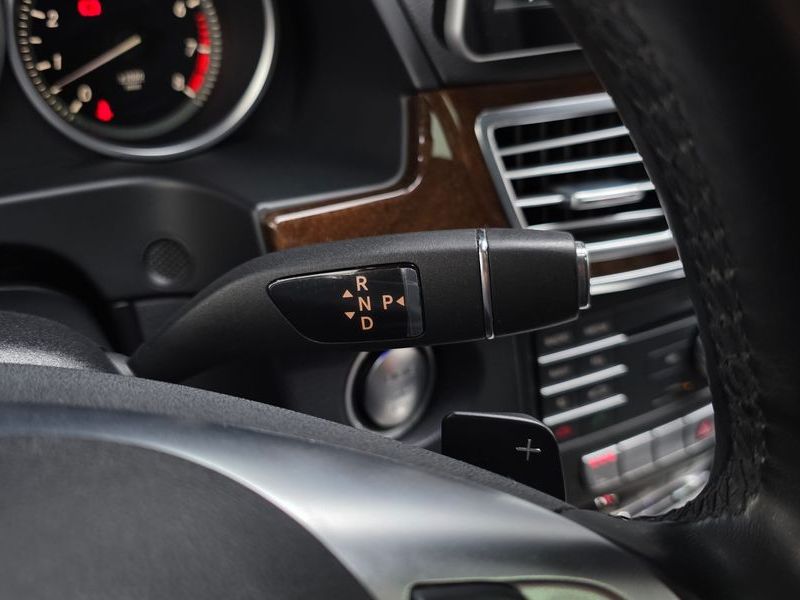 2016 Mercedes-Benz E-Class E300 Elegance photo 9