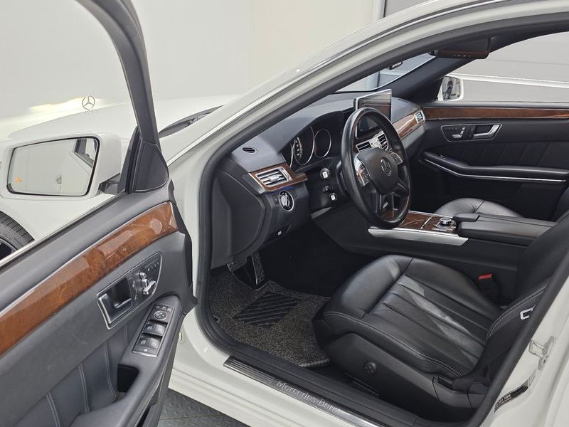 2016 Mercedes-Benz E-Class E300 Elegance photo 11