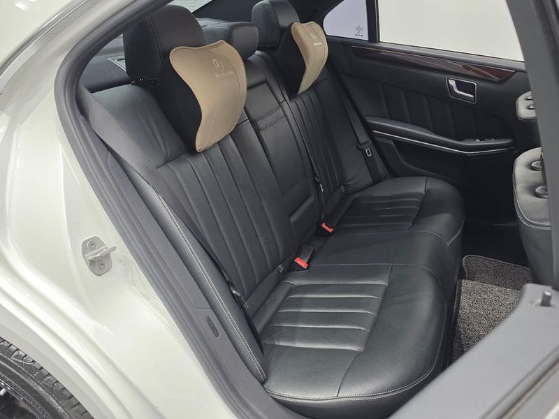 2016 Mercedes-Benz E-Class E300 Elegance photo 12