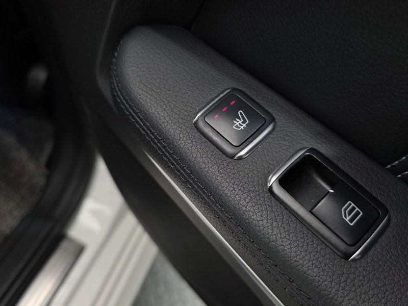 2016 Mercedes-Benz E-Class E300 Elegance photo 14