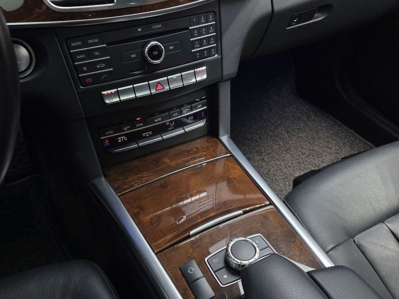 2016 Mercedes-Benz E-Class E300 Elegance photo 16