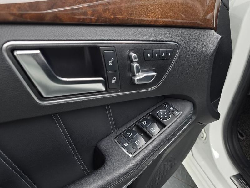 2016 Mercedes-Benz E-Class E300 Elegance photo 18