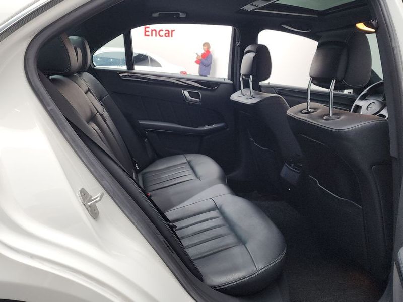 2016 Mercedes-Benz E-Class E250 BlueTec 4MATIC AV photo 12