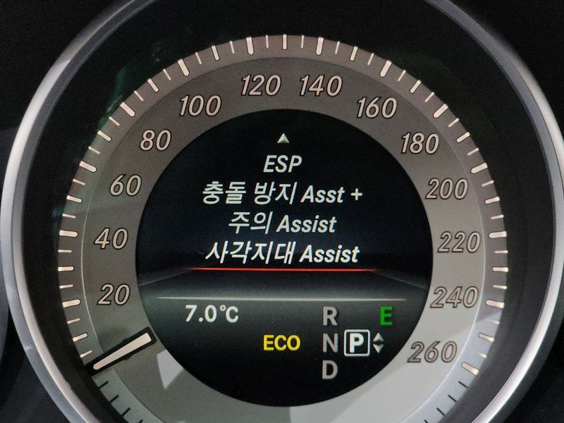 2016 Mercedes-Benz E-Class E250 BlueTec 4MATIC AV photo 14