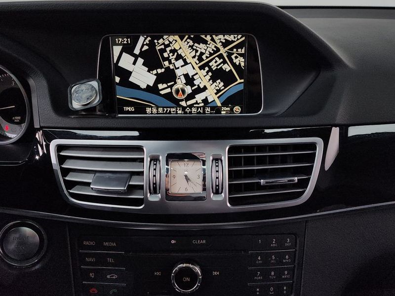 2016 Mercedes-Benz E-Class E250 BlueTec 4MATIC AV photo 15