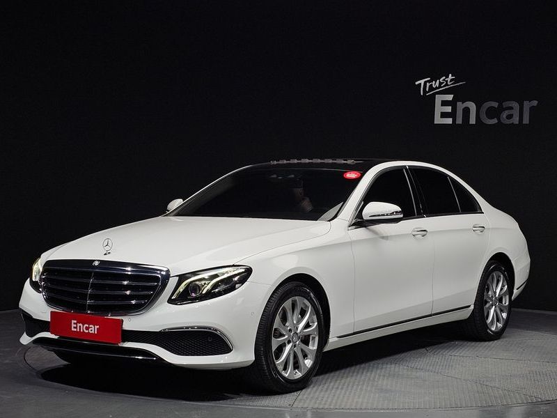 2017 Mercedes-Benz E-Class E220d Exclusive photo 1