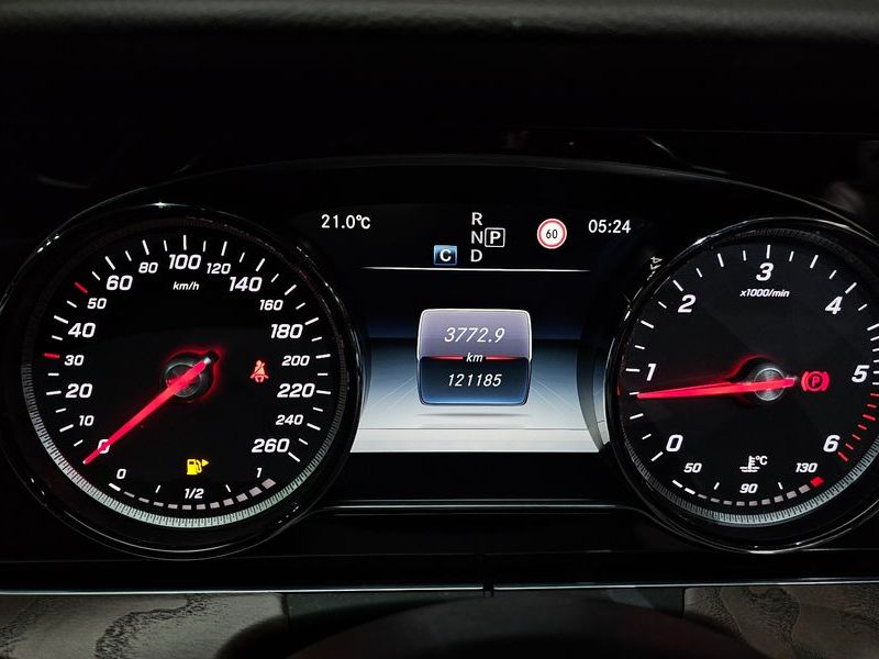 2017 Mercedes-Benz E-Class E220d Exclusive photo 8